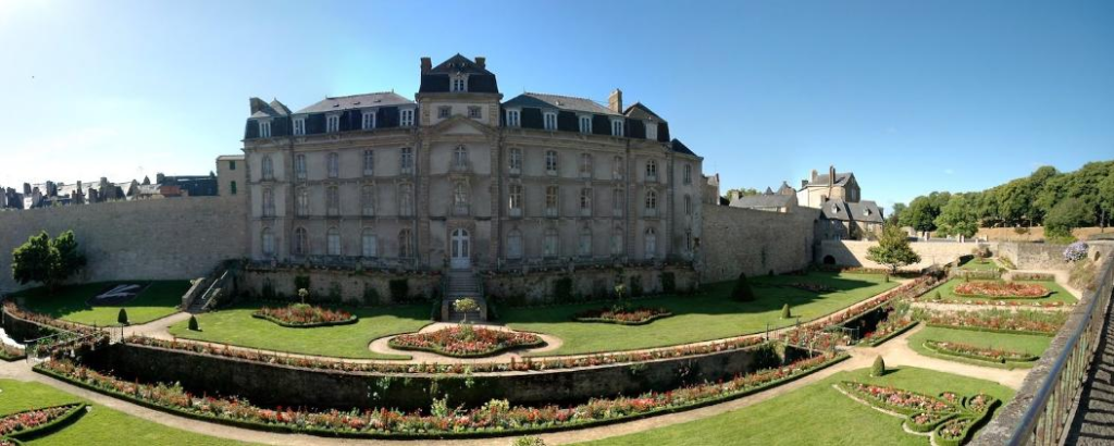VISITA A VANNES Y SUS LUGARES IMPRESCINDIBLES - Hotel Kyriad de Vannes | El castillo de l’Hermine Le chteau de lHermine